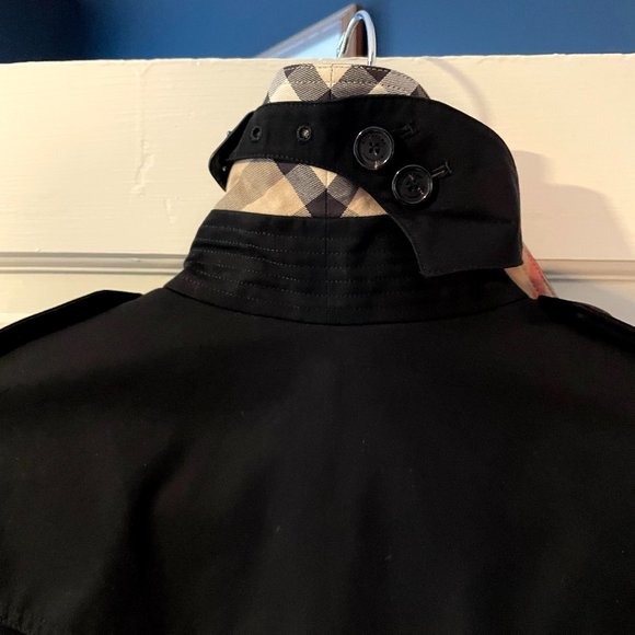 Burberry Trench Coat - Sandringham - Medium Length - Picture 8 of 13